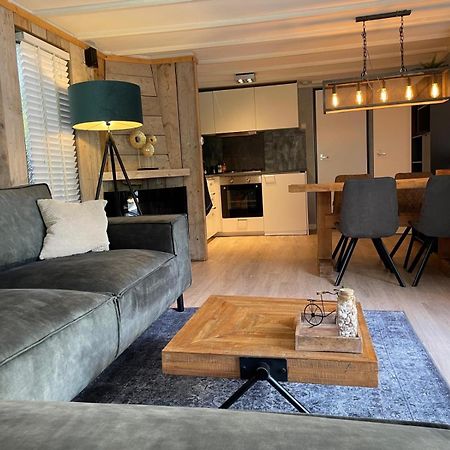 פוטן Uniek Chalet Op De Veluwe, In Bosrijke Omgeving. מראה חיצוני תמונה