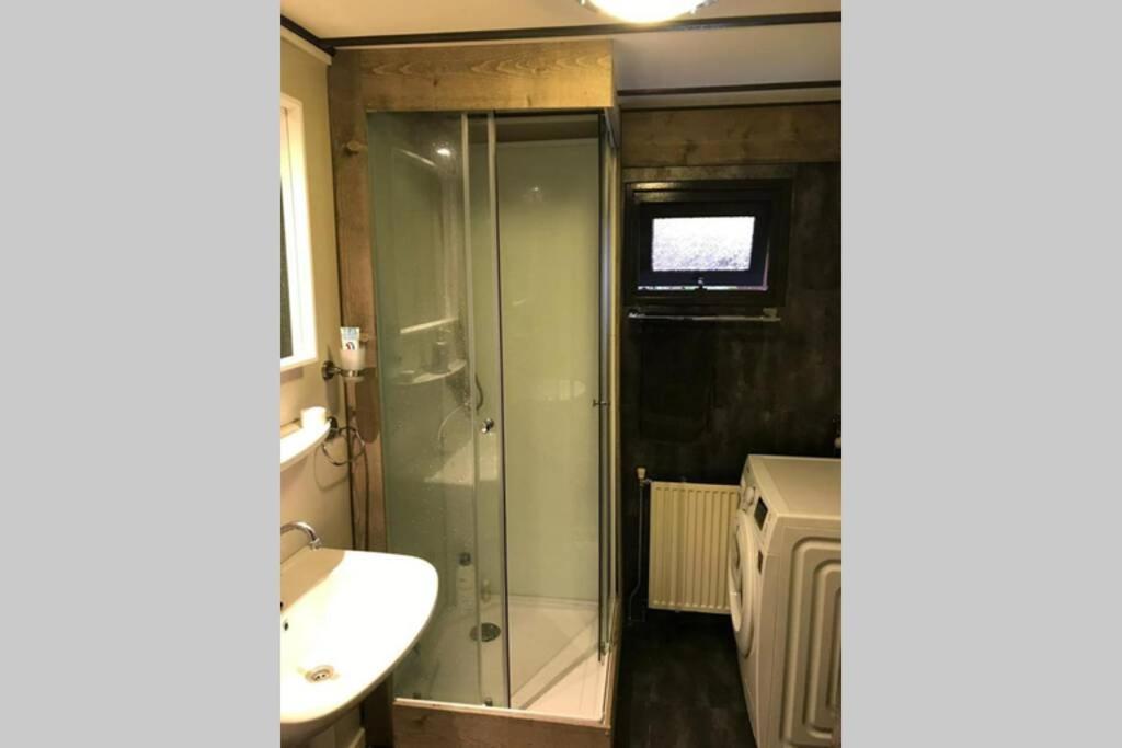פוטן Uniek Chalet Op De Veluwe, In Bosrijke Omgeving. מראה חיצוני תמונה