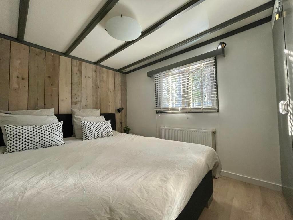 פוטן Uniek Chalet Op De Veluwe, In Bosrijke Omgeving. מראה חיצוני תמונה
