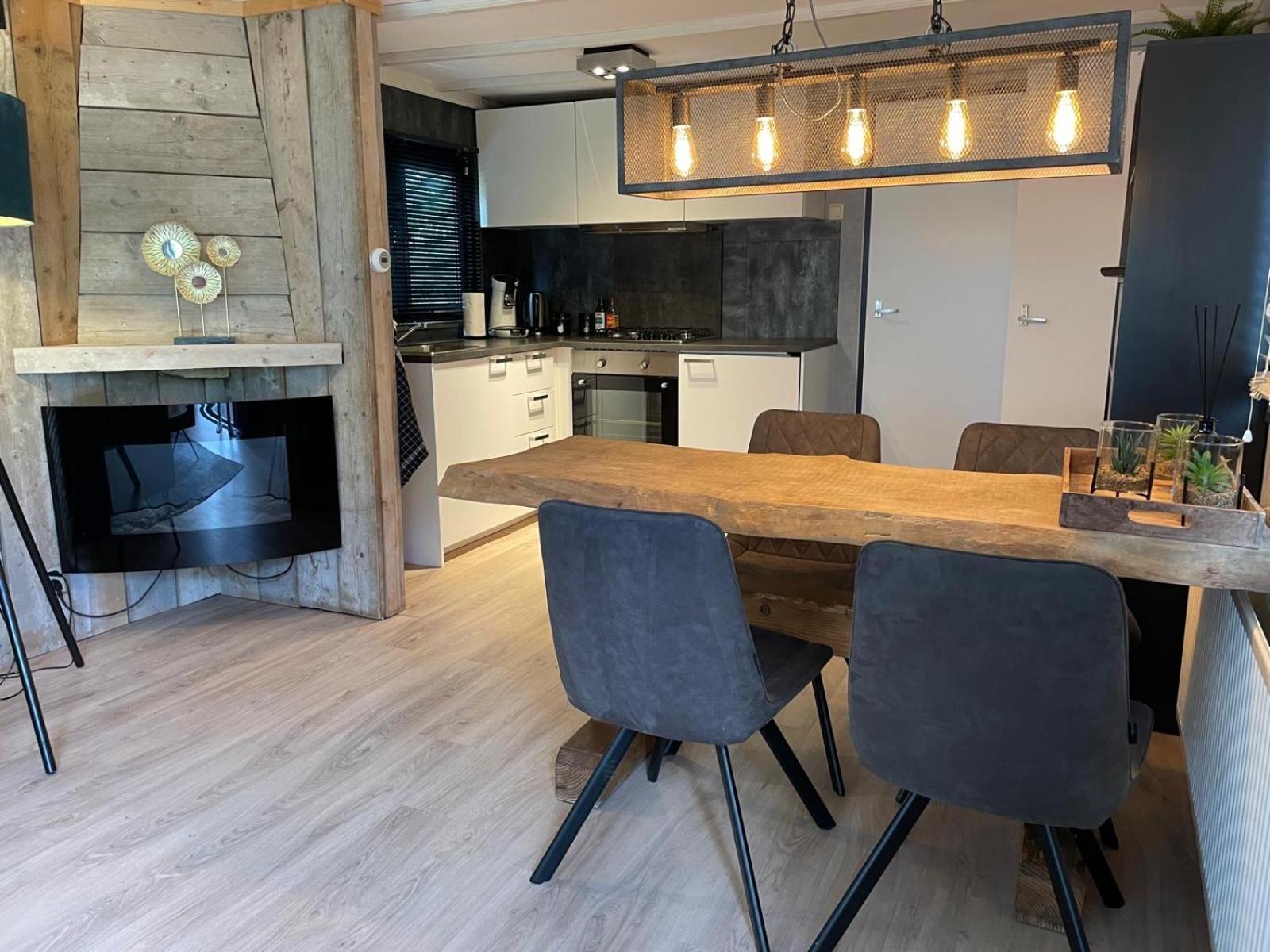 פוטן Uniek Chalet Op De Veluwe, In Bosrijke Omgeving. מראה חיצוני תמונה
